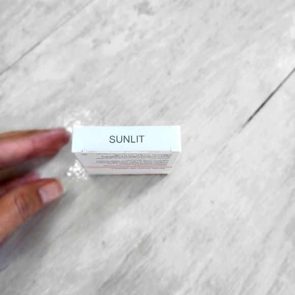 Floss Brighten Up Highlighter - Picture 2 of 3